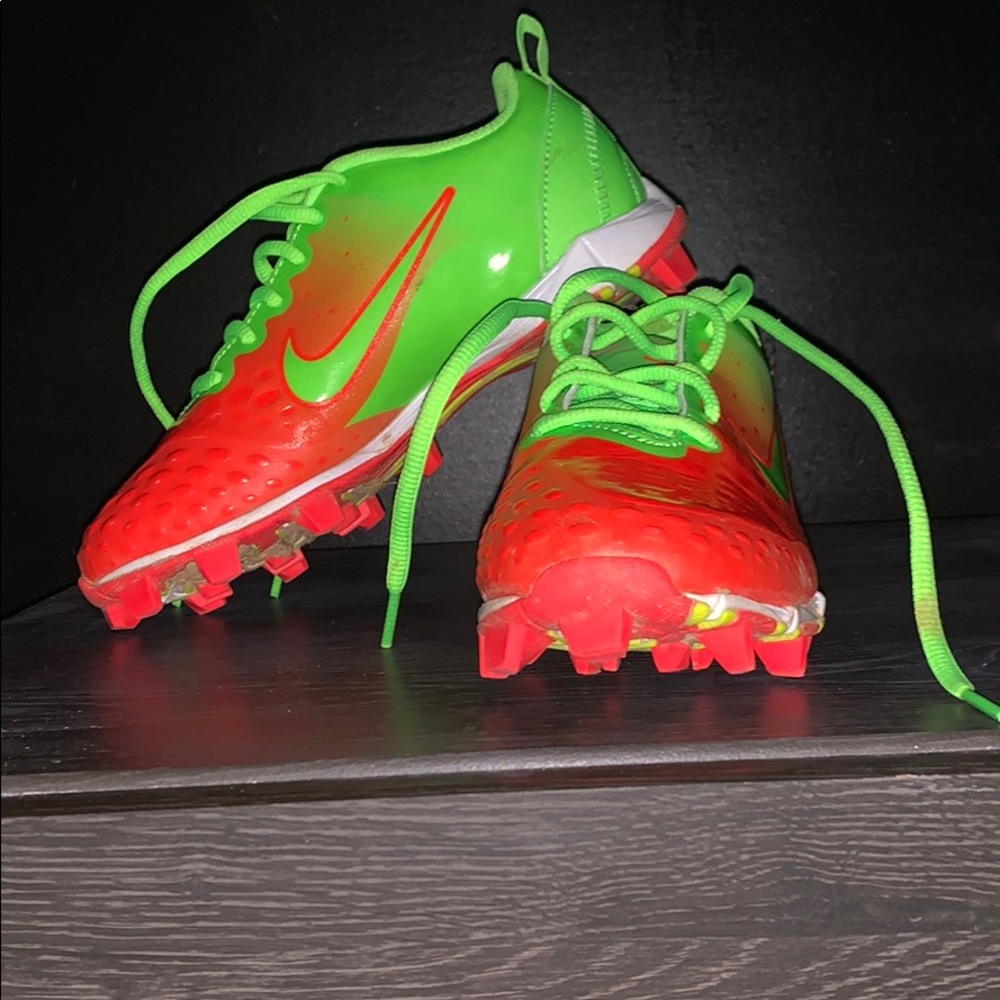 Nike softball cleats